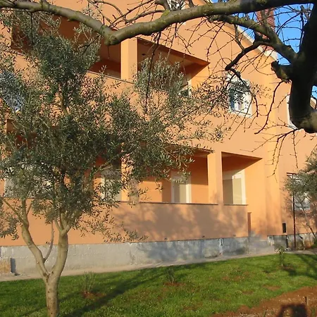 Appartement In Pula- Kroatien Mit Hohen Gaestebewertungen By Interhome *