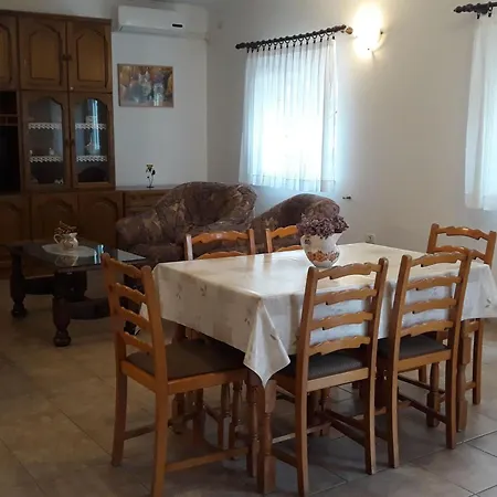 In Pula- Kroatien Mit Hohen Gaestebewertungen By Interhome