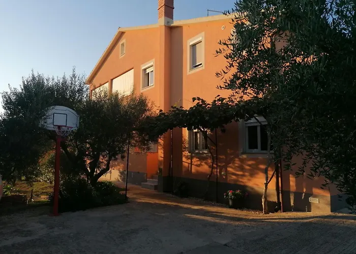 In Pula- Kroatien Mit Hohen Gaestebewertungen By Interhome Пула