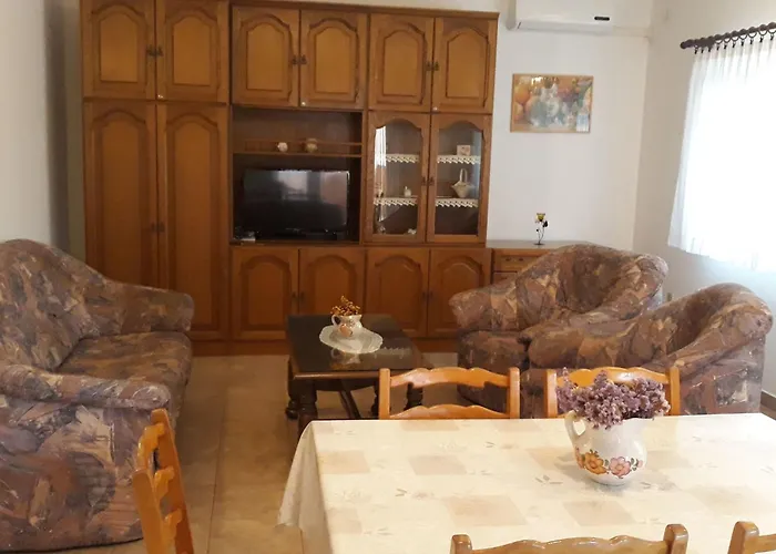 In Pula- Kroatien Mit Hohen Gaestebewertungen By Interhome Lägenhet Pula