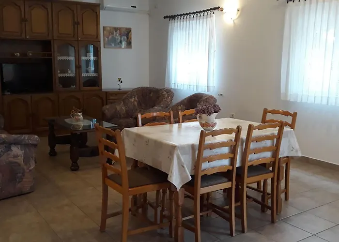 In Pula- Kroatien Mit Hohen Gaestebewertungen By Interhome