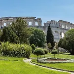 In Pula- Kroatien Mit Hohen Gaestebewertungen By Interhome *