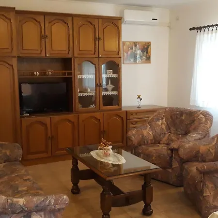 Apartment In Pula- Kroatien Mit Hohen Gaestebewertungen By Interhome