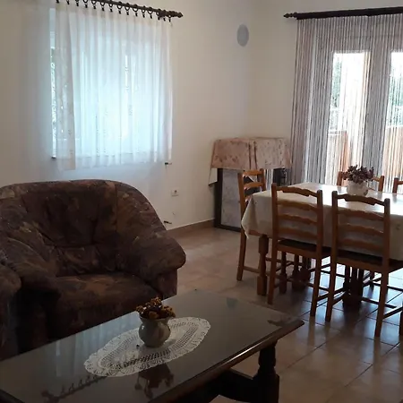 Appartamento In Pula- Kroatien Mit Hohen Gaestebewertungen By Interhome