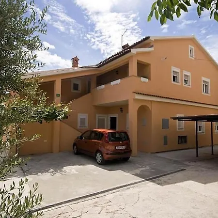 In Pula- Kroatien Mit Hohen Gaestebewertungen By Interhome Lejlighed Pula
