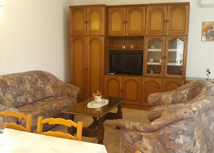 In Pula- Kroatien Mit Hohen Gaestebewertungen By Interhome