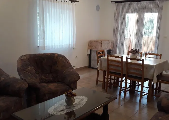 Appartement In Pula- Kroatien Mit Hohen Gaestebewertungen By Interhome