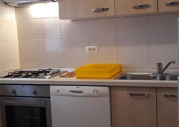 Apartman In Pula- Kroatien Mit Hohen Gaestebewertungen By Interhome *